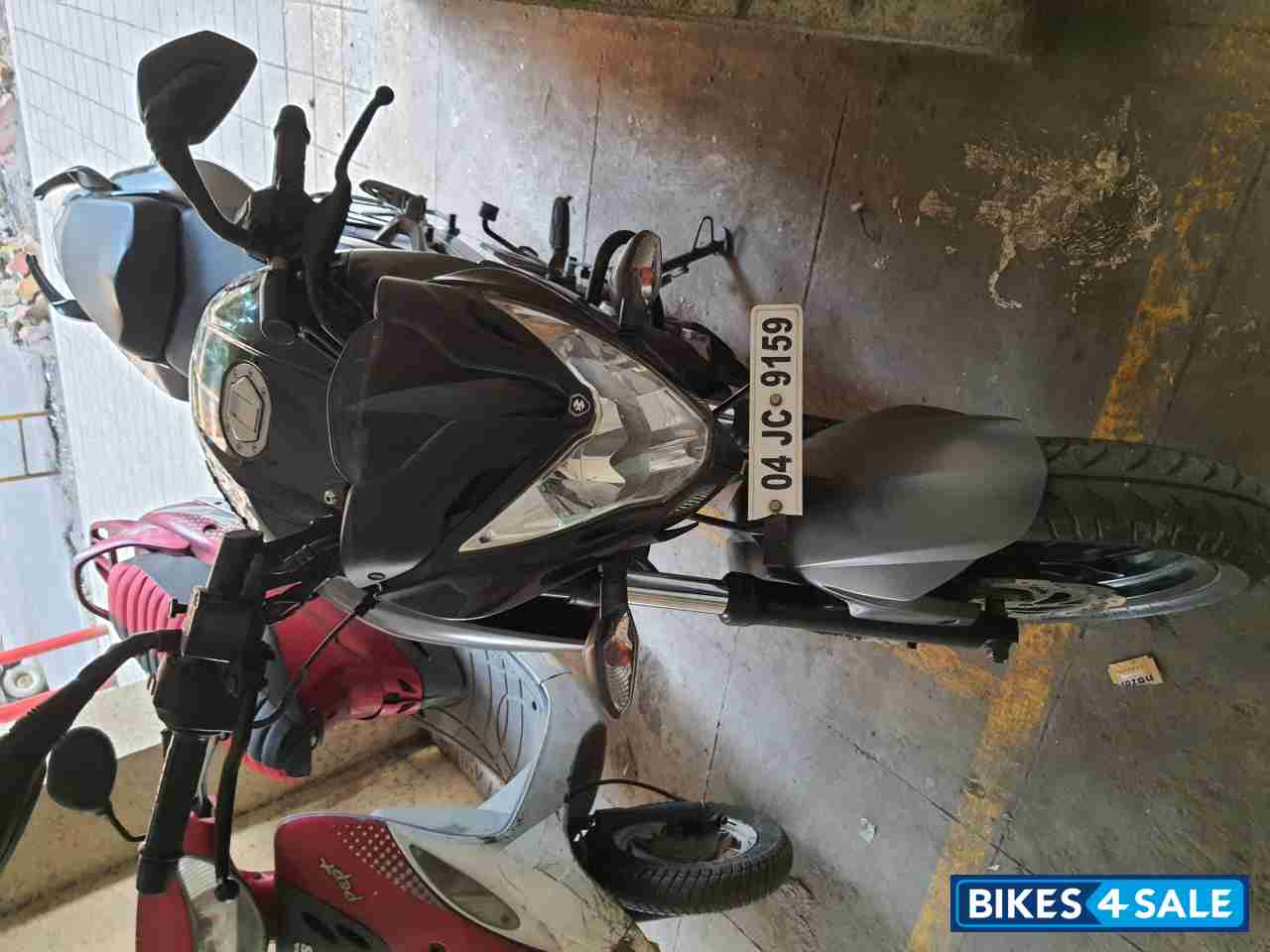 Black Bajaj Pulsar 200 NS