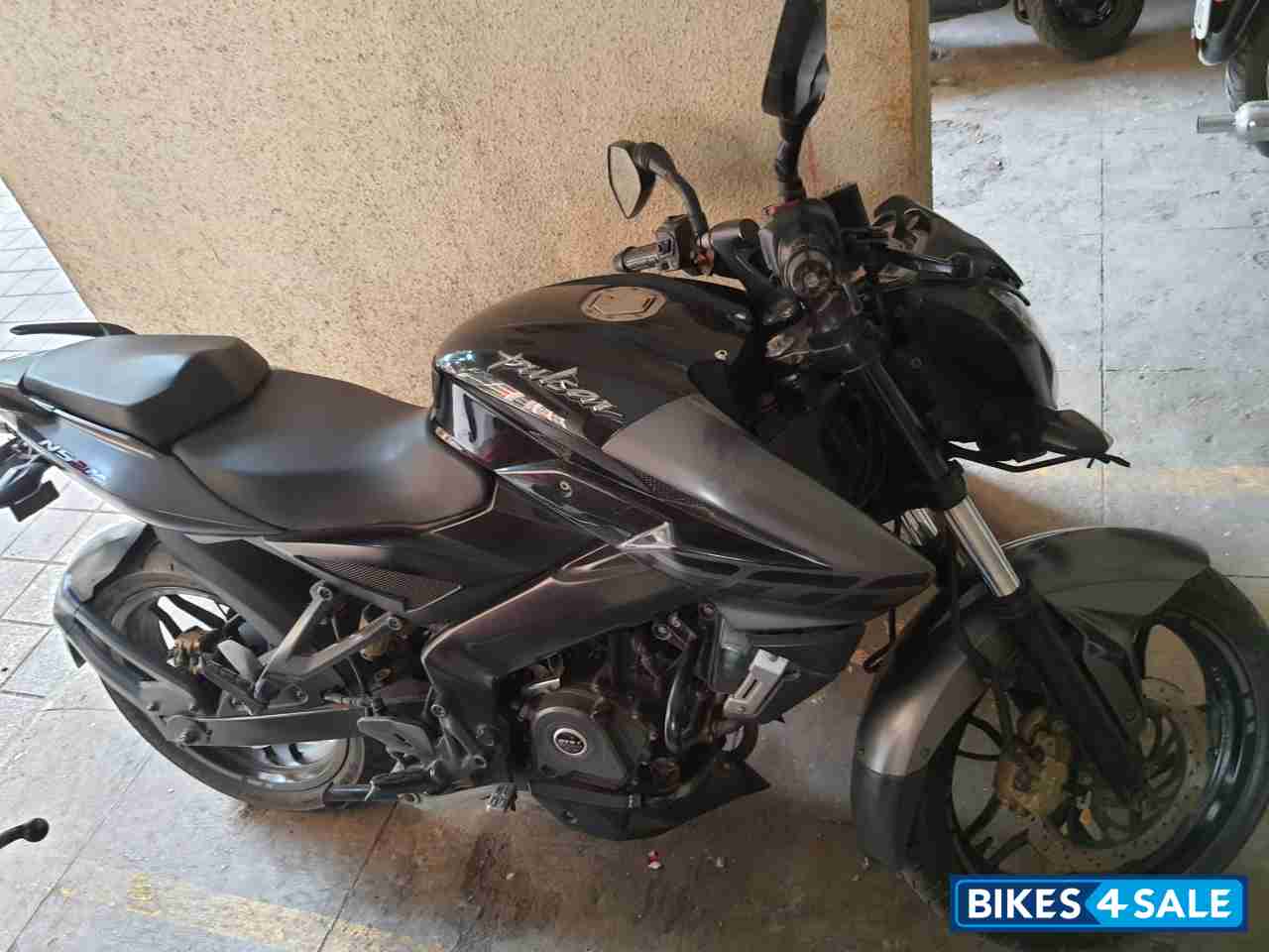 Black Bajaj Pulsar 200 NS
