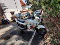 White Hero Karizma ZMR