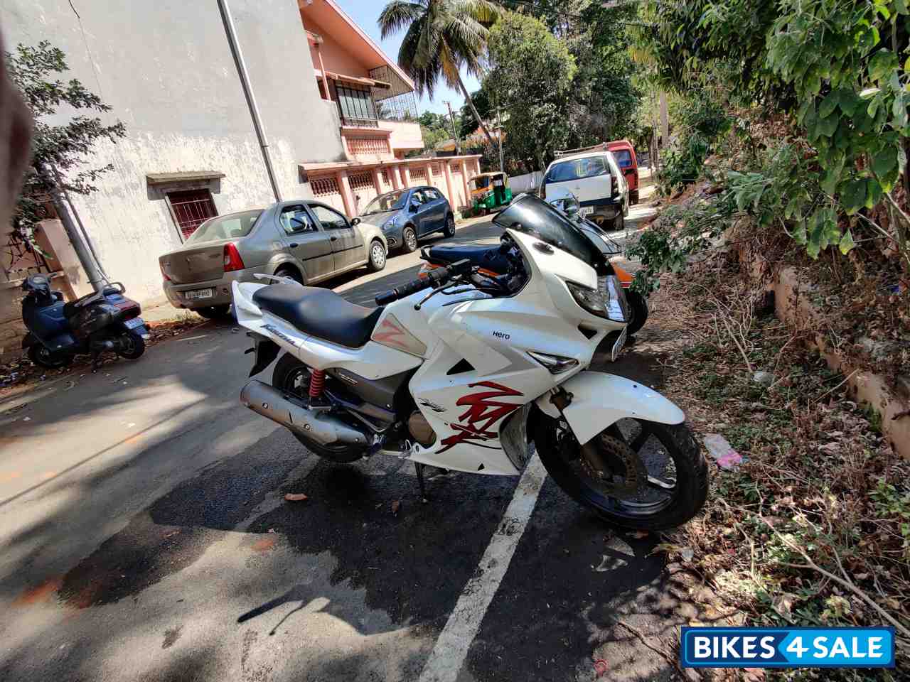 White Hero Karizma ZMR