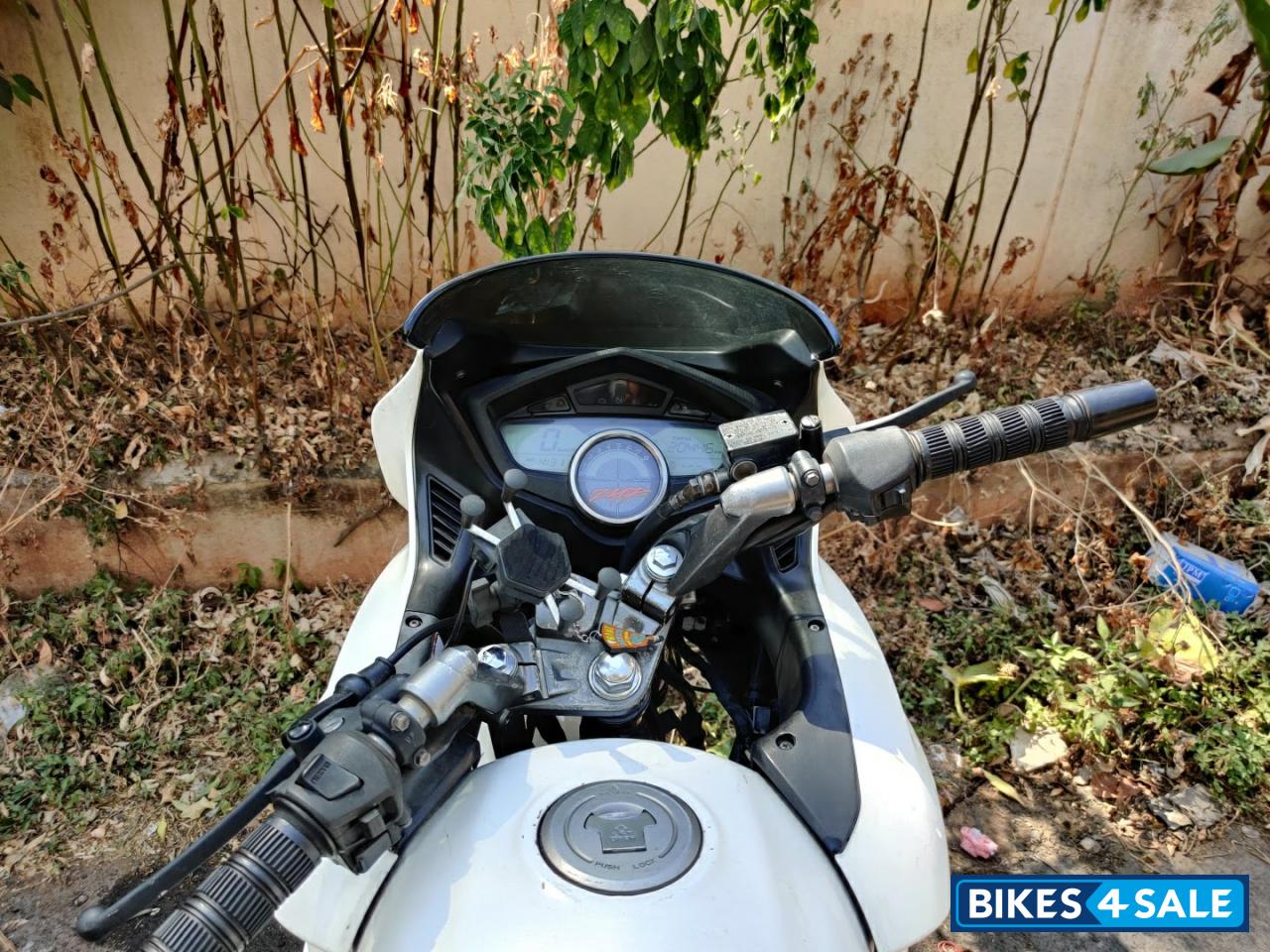 White Hero Karizma ZMR