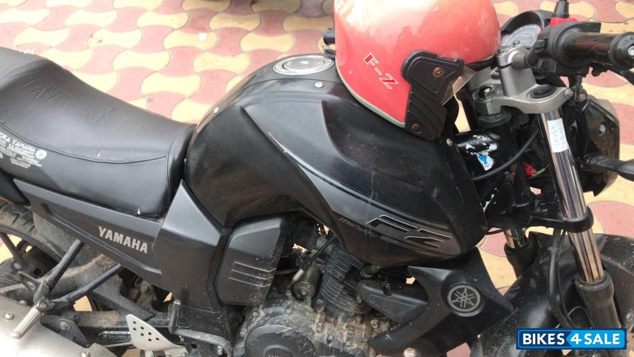Black Yamaha FZ16