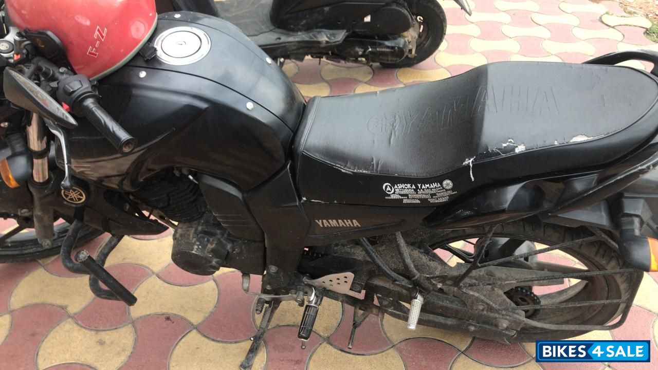 Black Yamaha FZ16