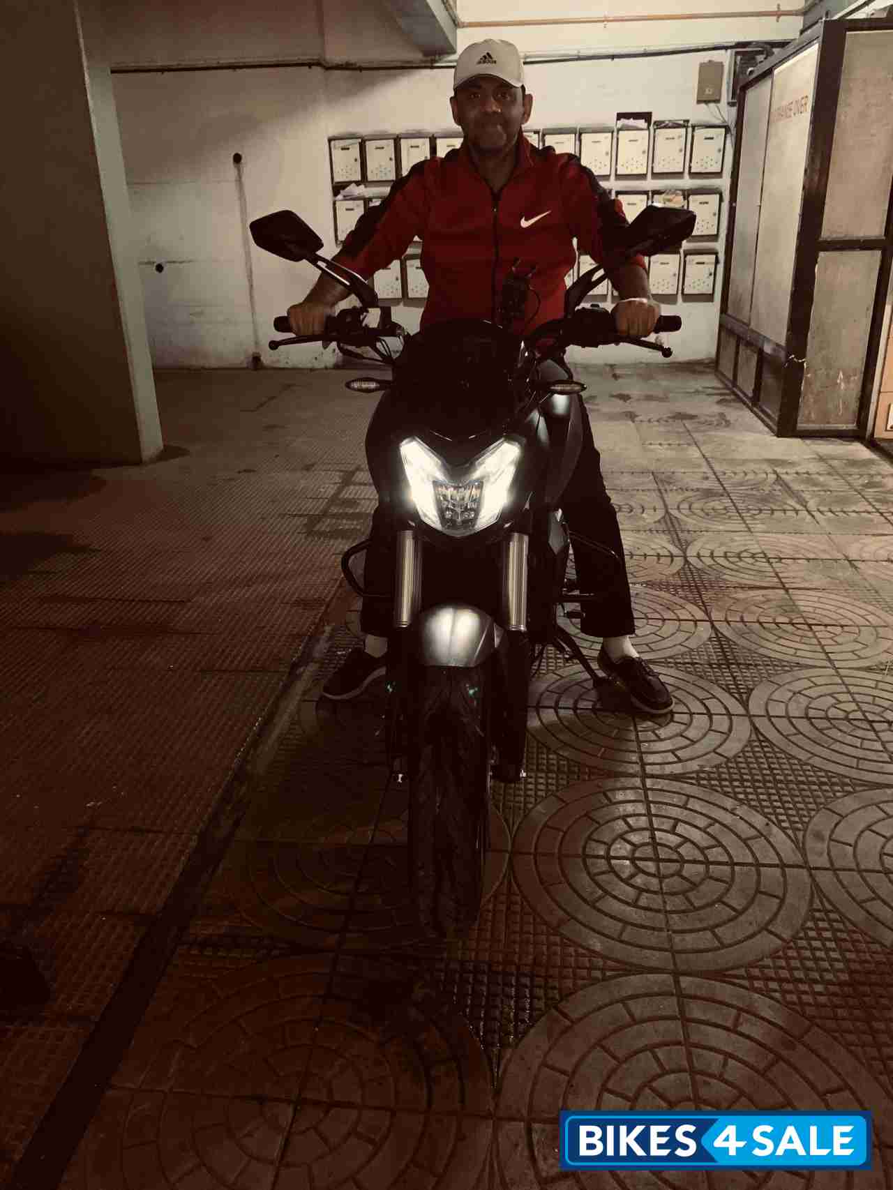 Black Bajaj Dominar 400 Disc