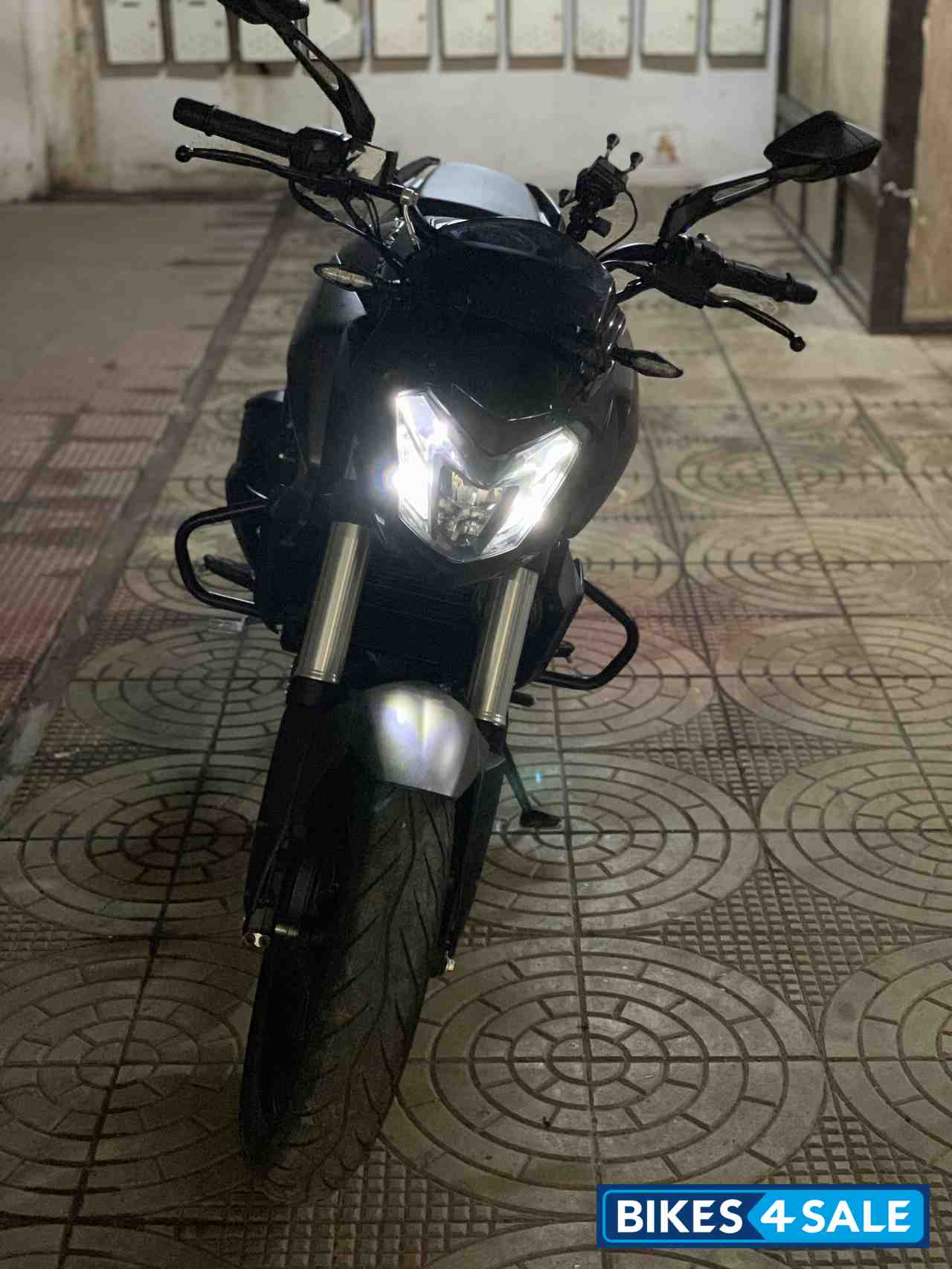 Black Bajaj Dominar 400 Disc