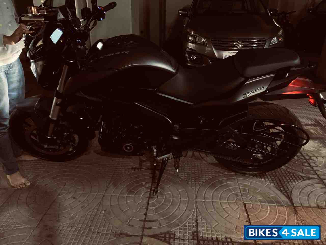 Black Bajaj Dominar 400 Disc