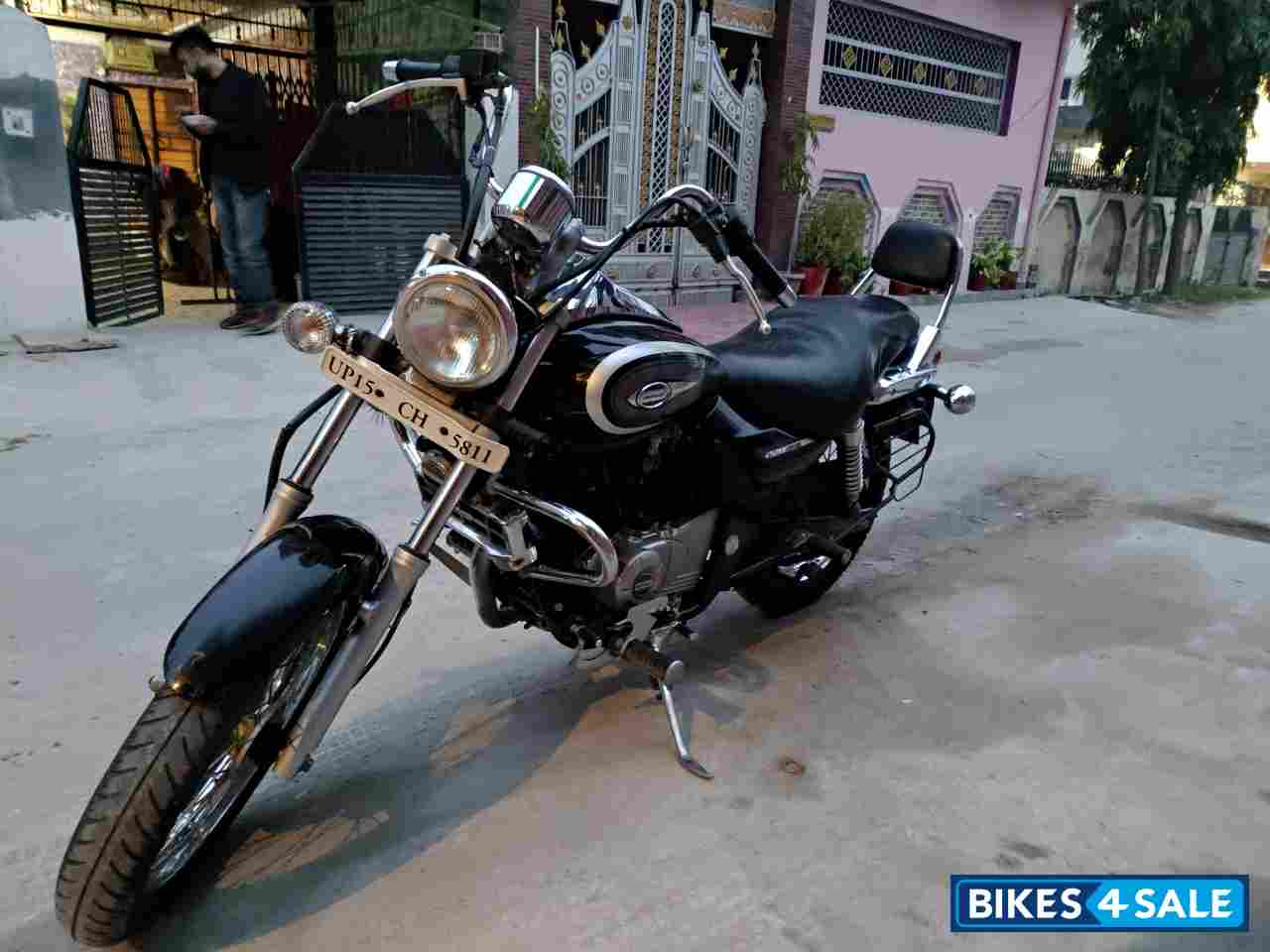 Black Bajaj Avenger Cruise 220