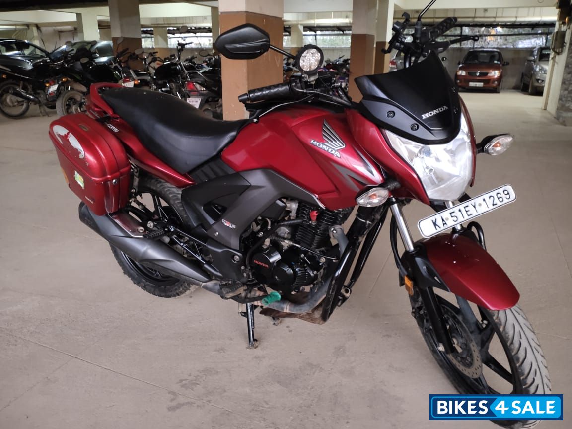 Red Honda CB Unicorn 160