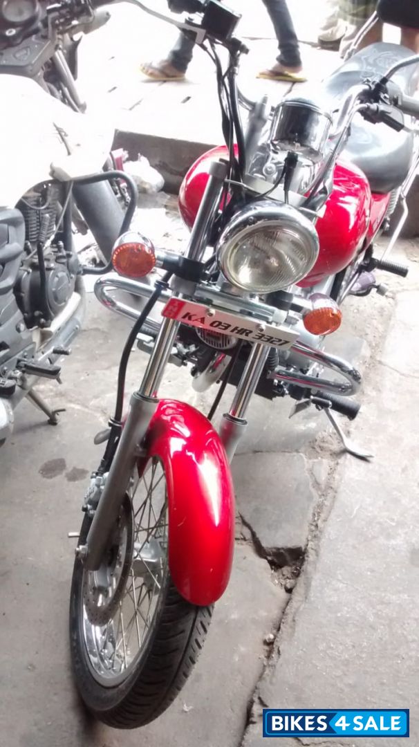 Red Bajaj Avenger 220 DTS-i Red Bajaj Avenger 220 DTS-i
