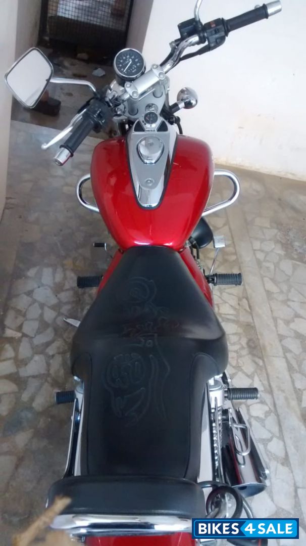 Red Bajaj Avenger 220 DTS-i Red Bajaj Avenger 220 DTS-i