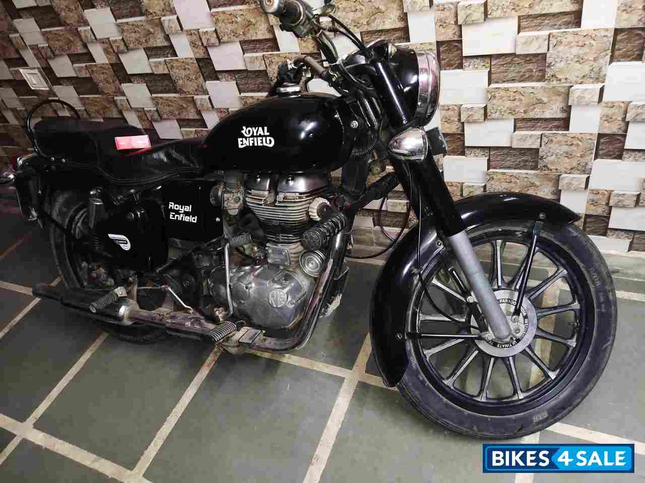 Black Royal Enfield Bullet Standard 350