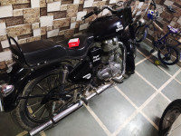 Black Royal Enfield Bullet Standard 350