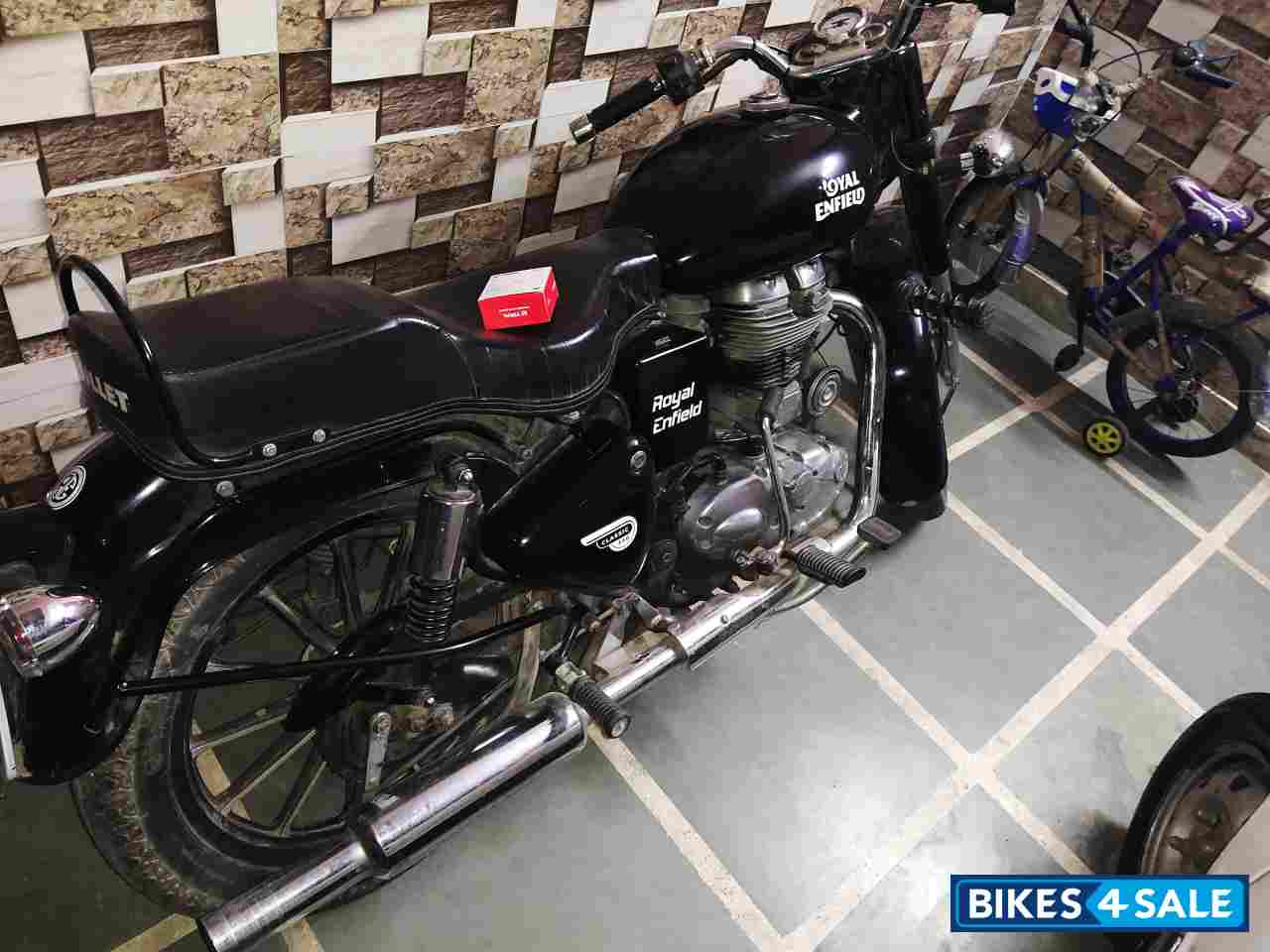 Black Royal Enfield Bullet Standard 350