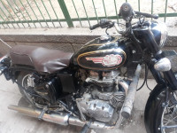Black Royal Enfield Bullet Standard 350