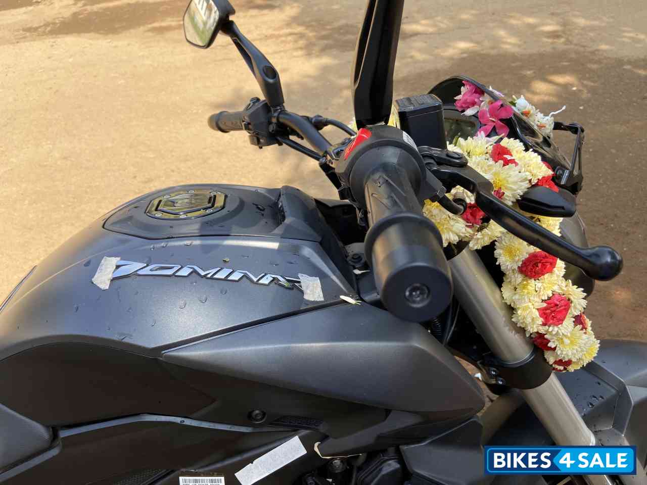 Black Bajaj Dominar 400 Disc
