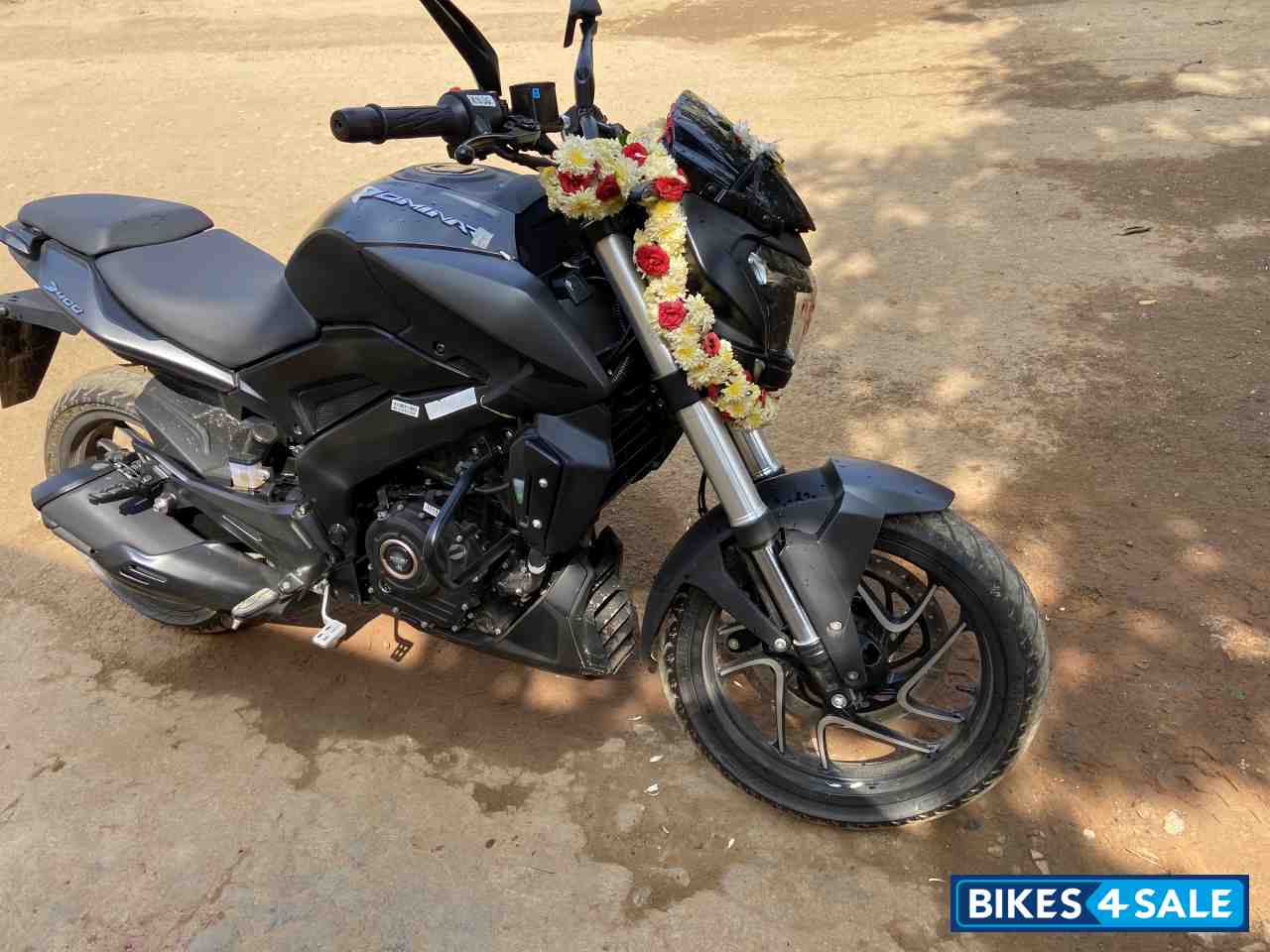 Black Bajaj Dominar 400 Disc