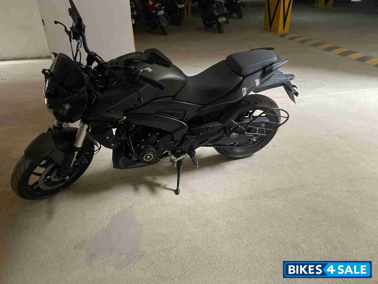 Black Bajaj Dominar 400 Disc