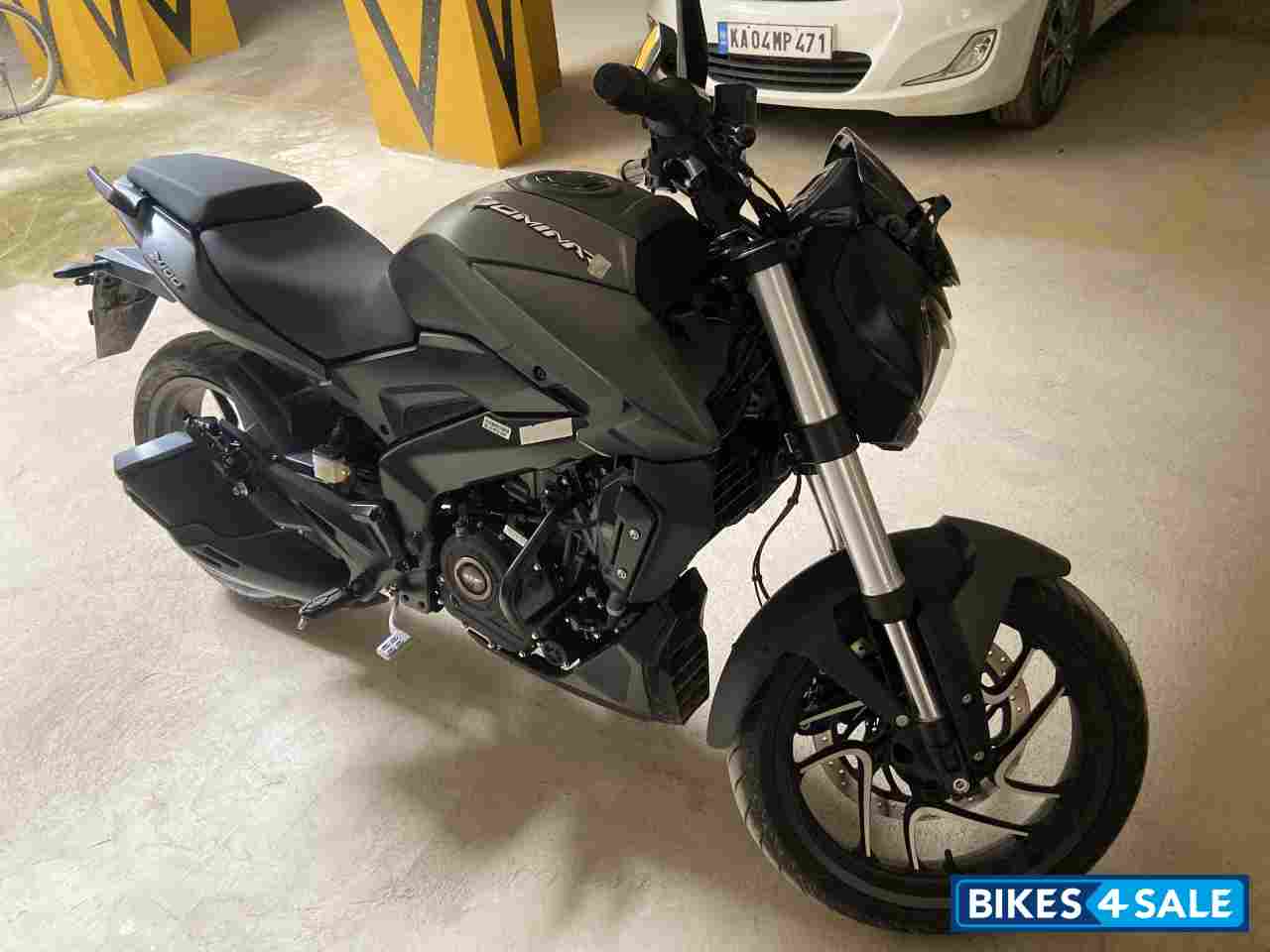 Black Bajaj Dominar 400 Disc
