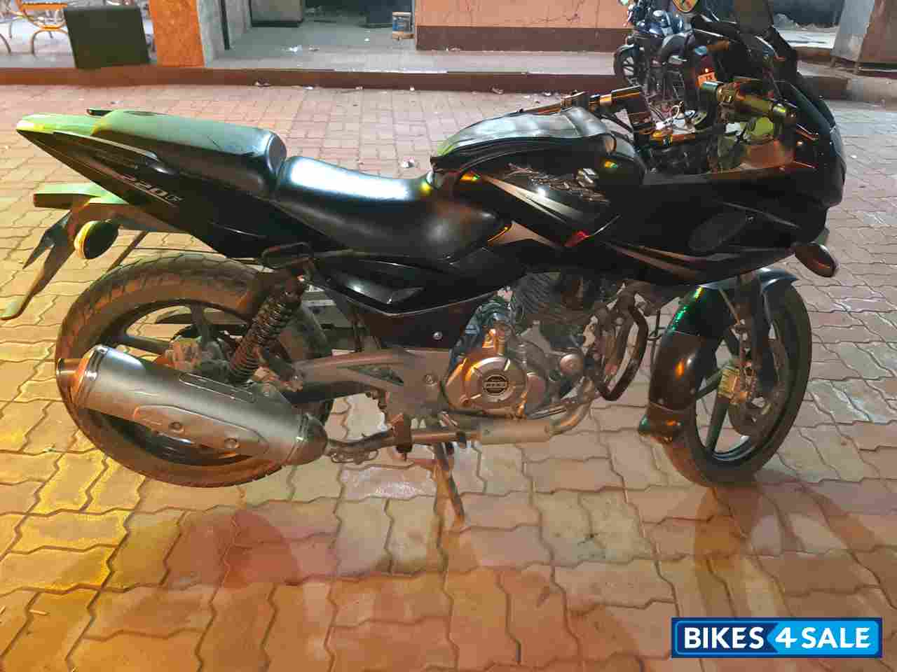 Black Bajaj Pulsar 220F