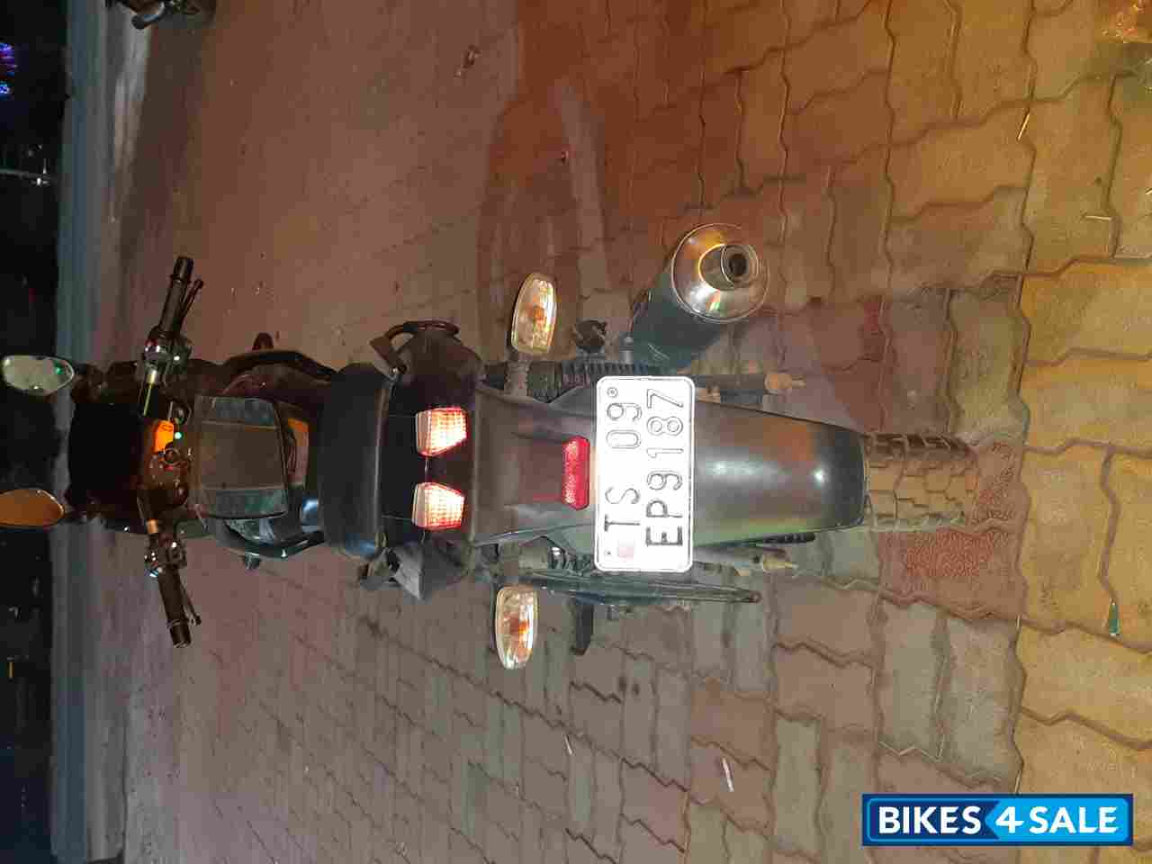 Black Bajaj Pulsar 220F