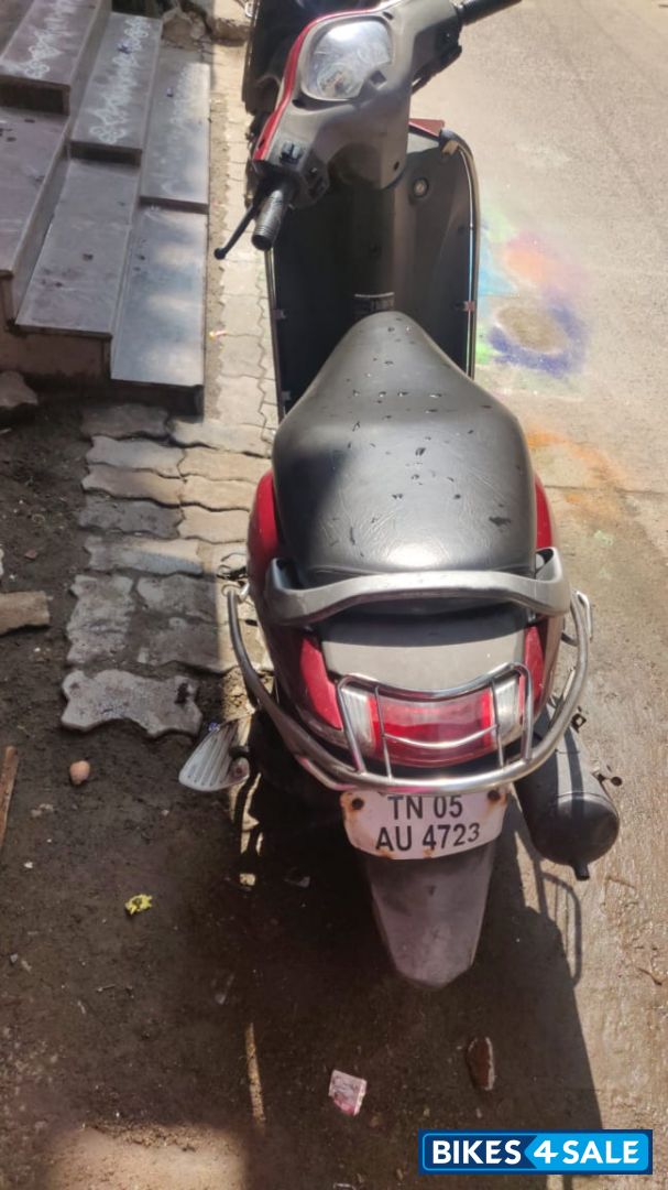 Red Honda Activa i