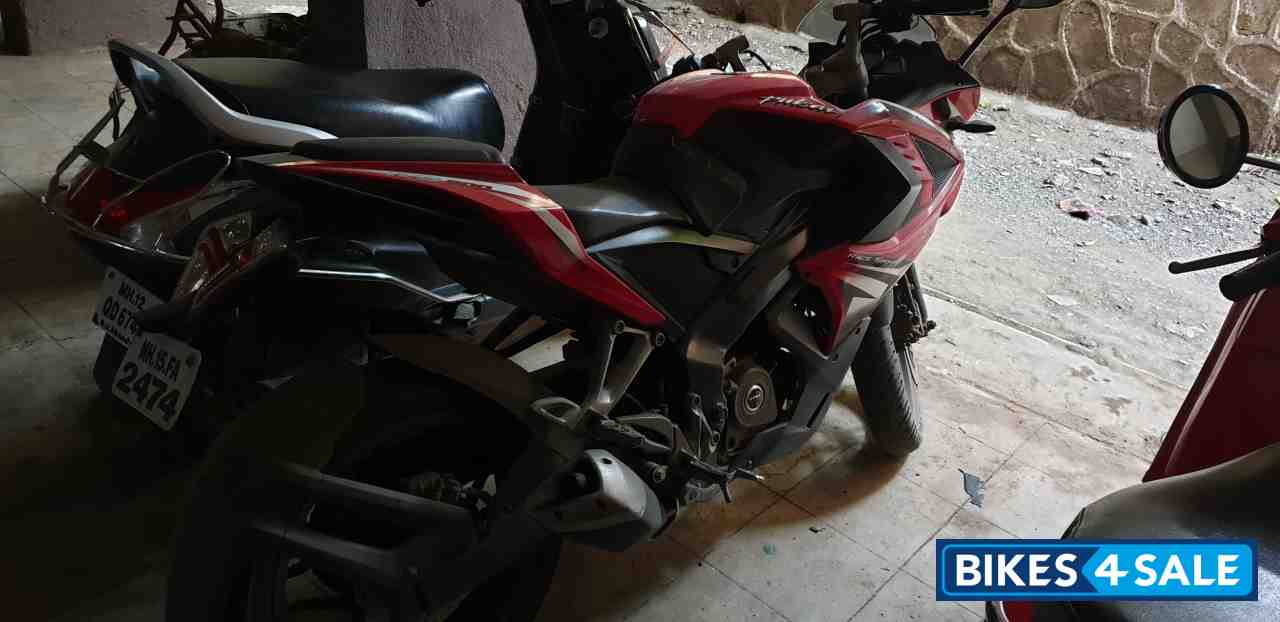 Red Bajaj Pulsar RS 200