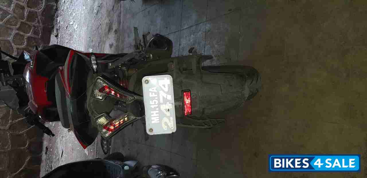 Red Bajaj Pulsar RS 200