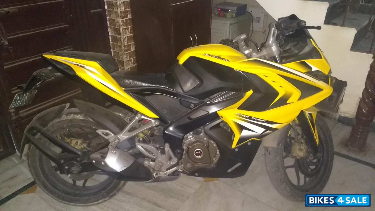 Yellow Bajaj Pulsar RS 200