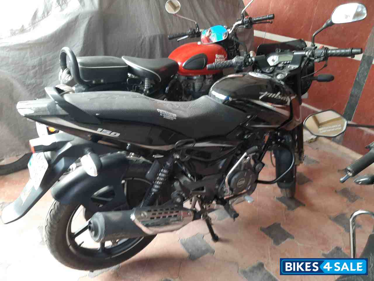 Black Bajaj Pulsar AS 150 Black Bajaj Pulsar AS 150