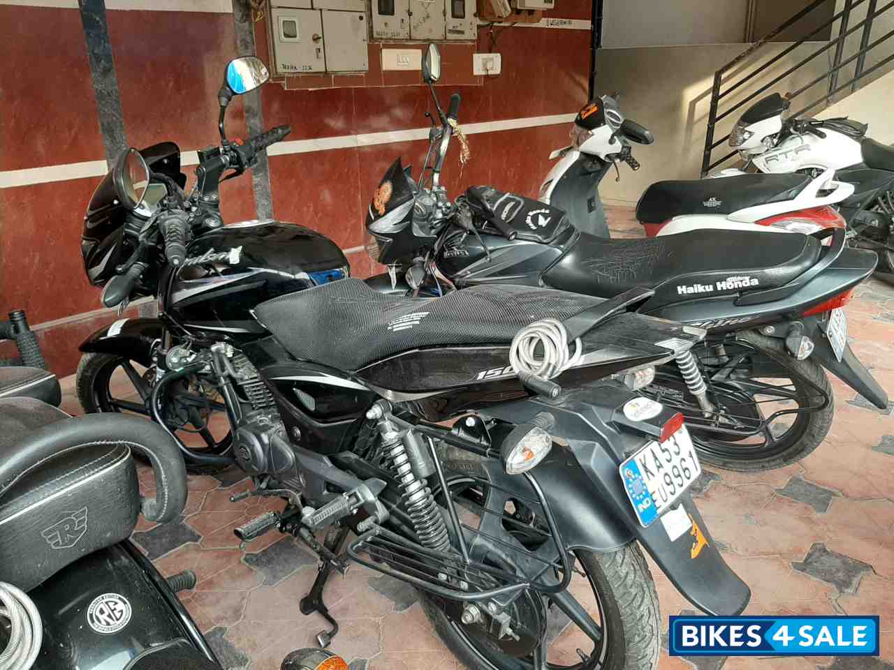 Black Bajaj Pulsar AS 150 Black Bajaj Pulsar AS 150