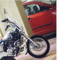 Black Bajaj Avenger Cruise 220