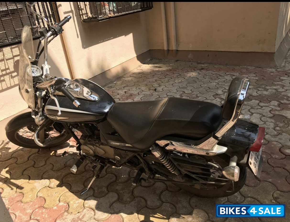 Black Bajaj Avenger Cruise 220 Black Bajaj Avenger Cruise 220