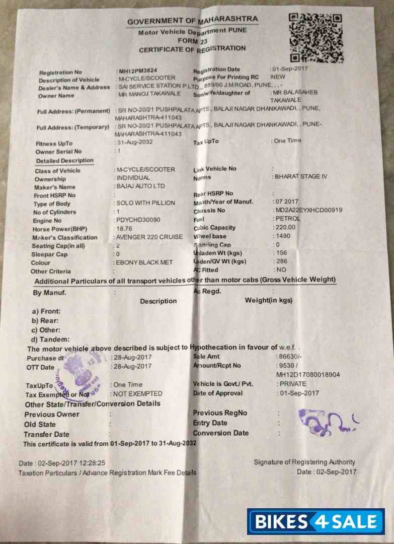 Black Bajaj Avenger Cruise 220 Black Bajaj Avenger Cruise 220