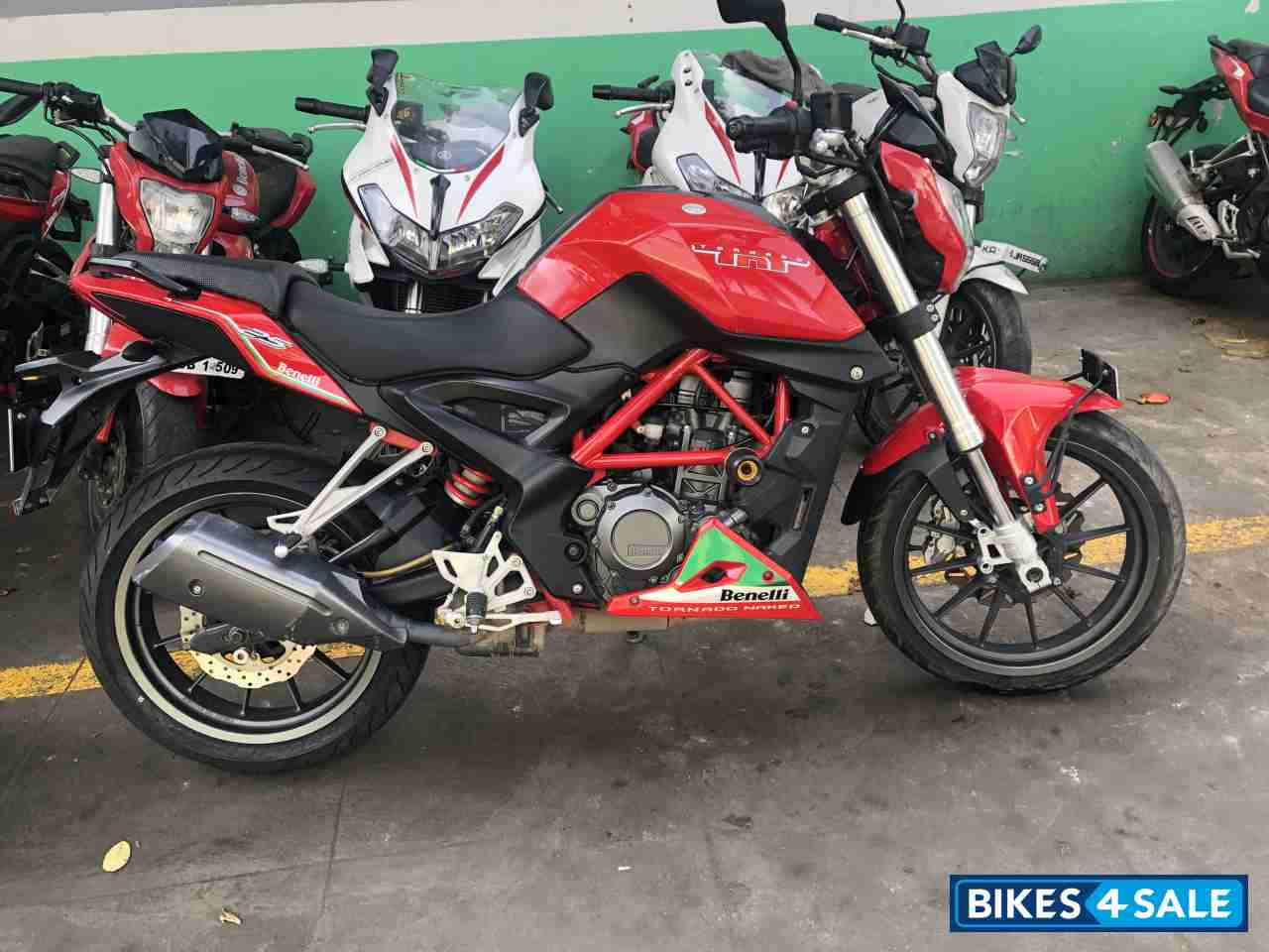 Red Benelli TNT 25