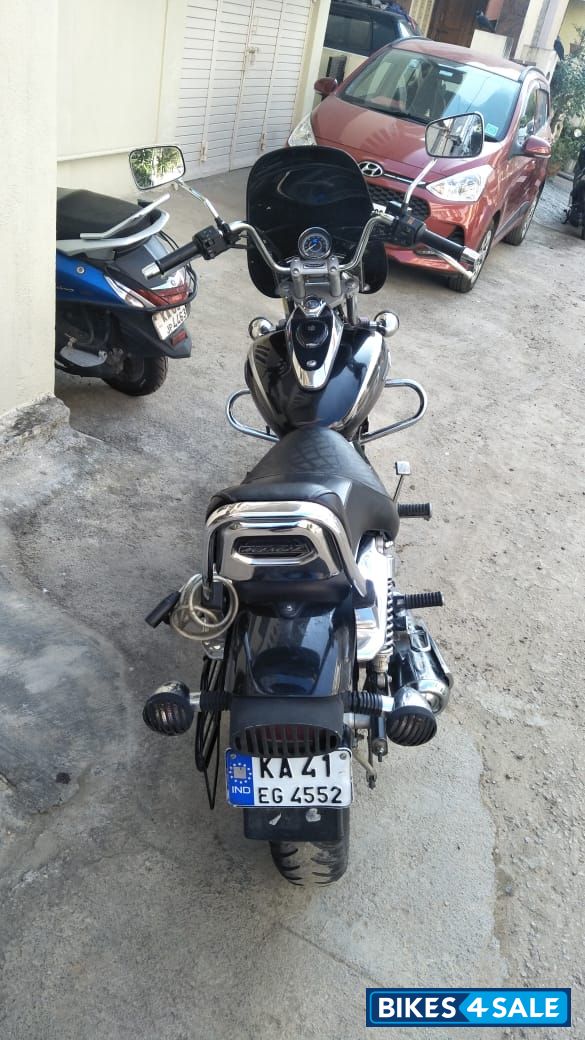 Black And Gray Bajaj Avenger Cruise 220