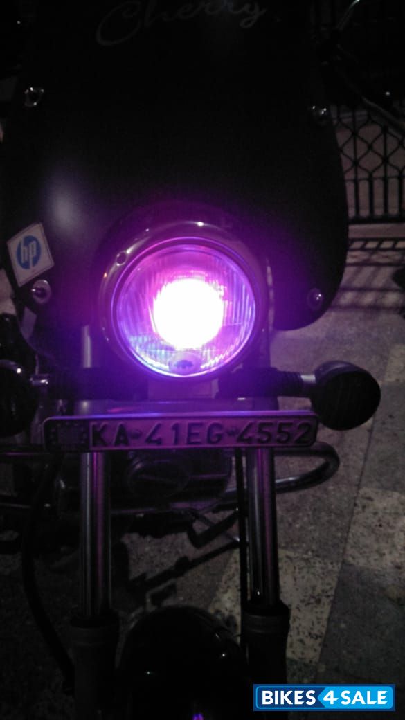 Black And Gray Bajaj Avenger Cruise 220 Black And Gray Bajaj Avenger Cruise 220