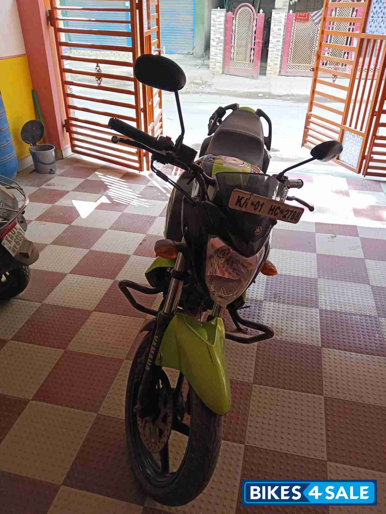 Black-green Yamaha FZ-S