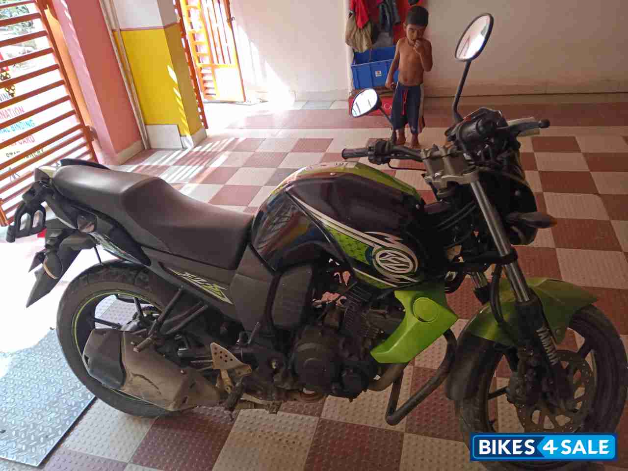 Black-green Yamaha FZ-S