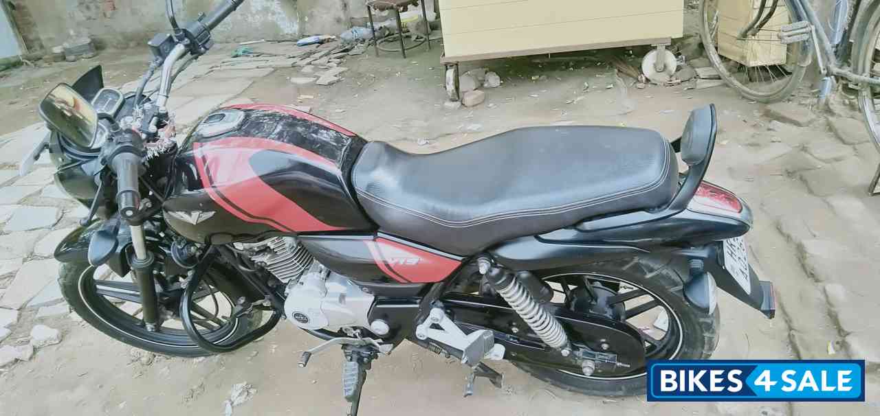 Black And Red Bajaj V15