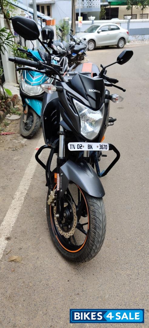 Orange Honda CB Hornet 160R ABS