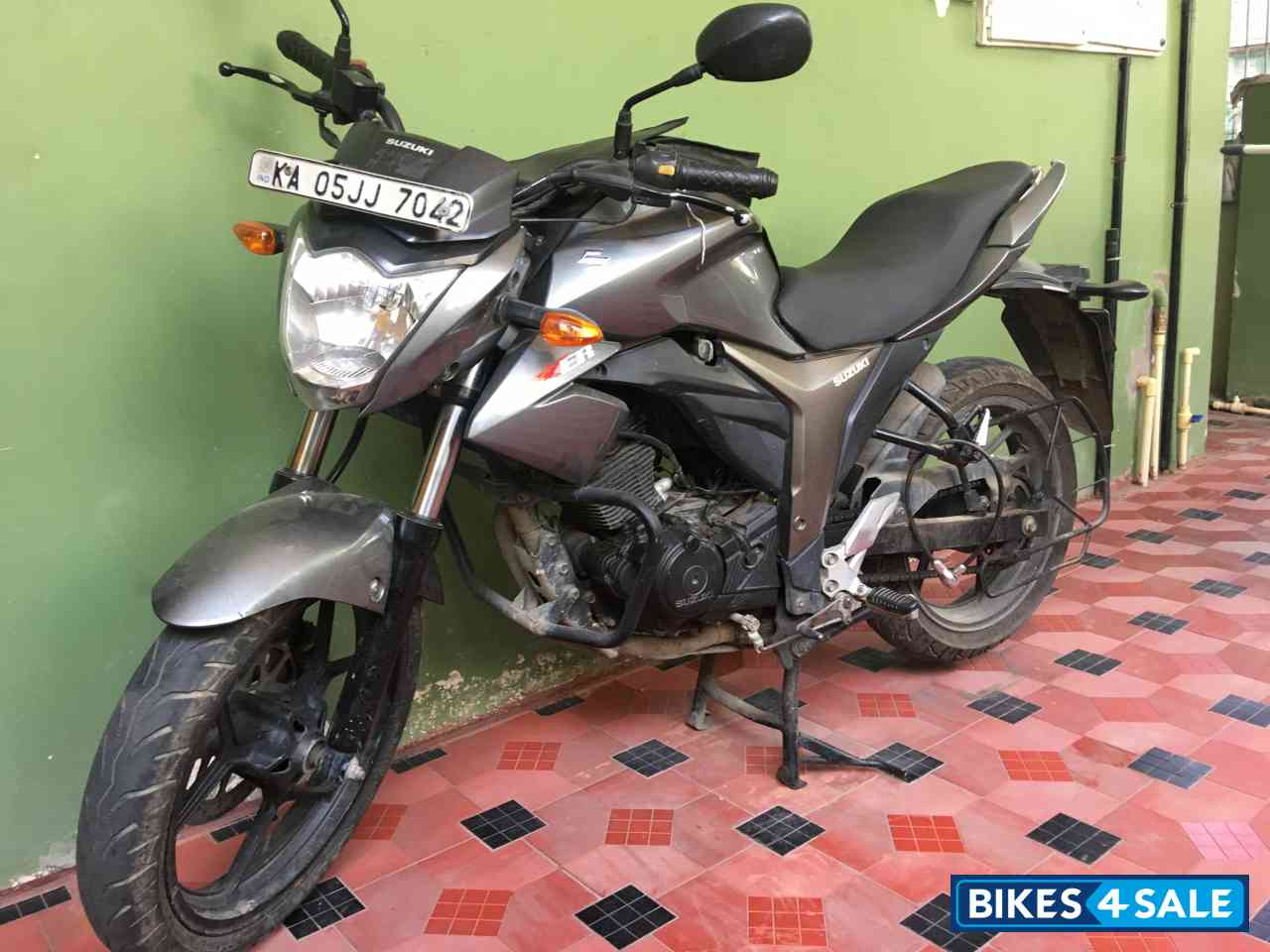 Grey Suzuki Gixxer ABS