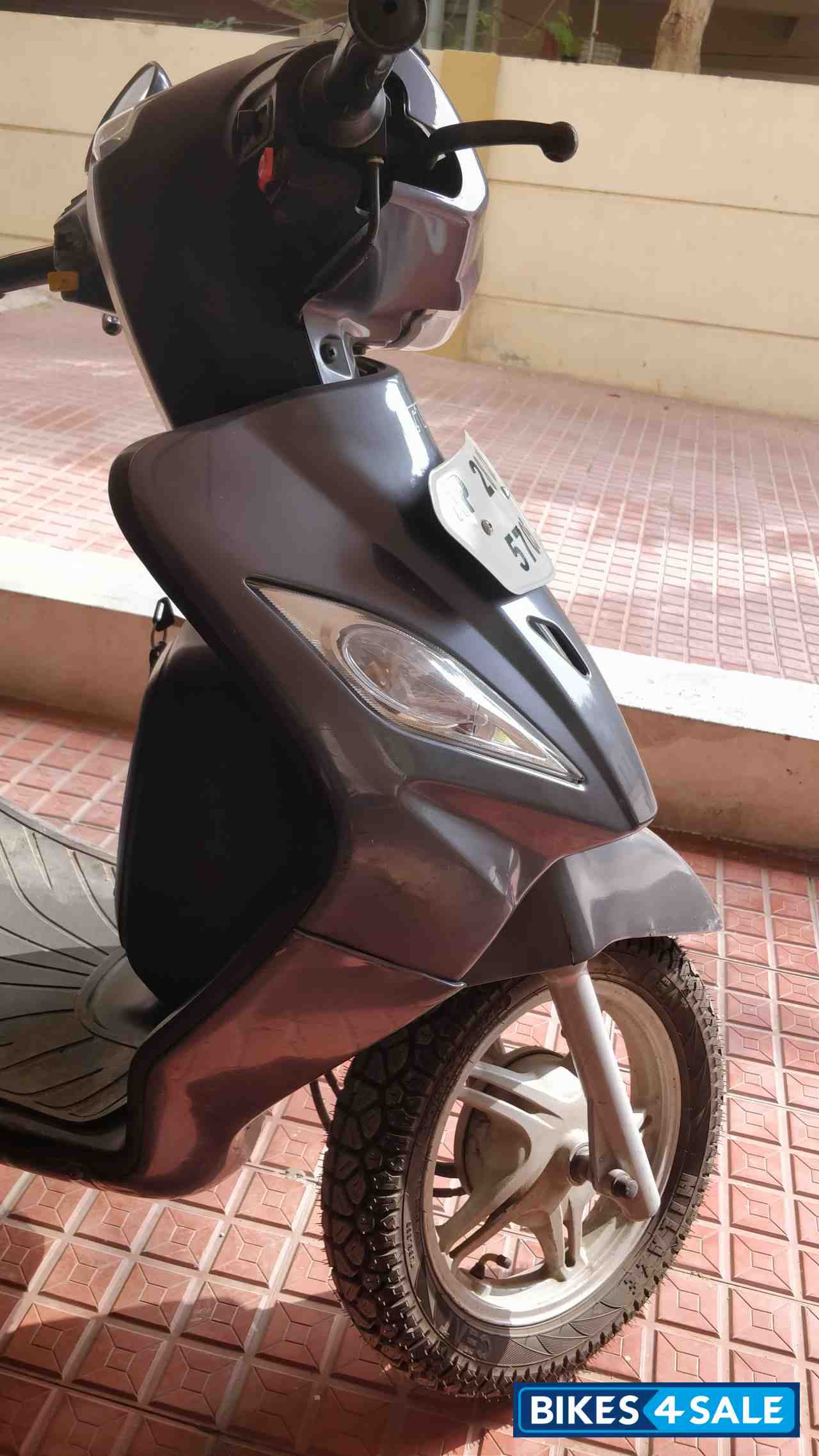 Grey TVS Wego