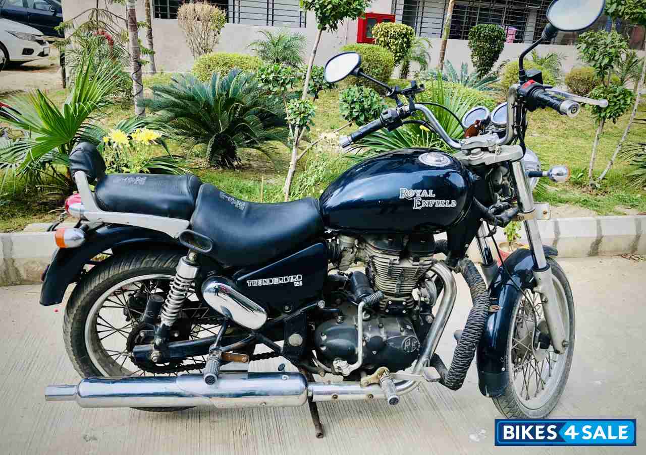 Black Royal Enfield Thunderbird 350