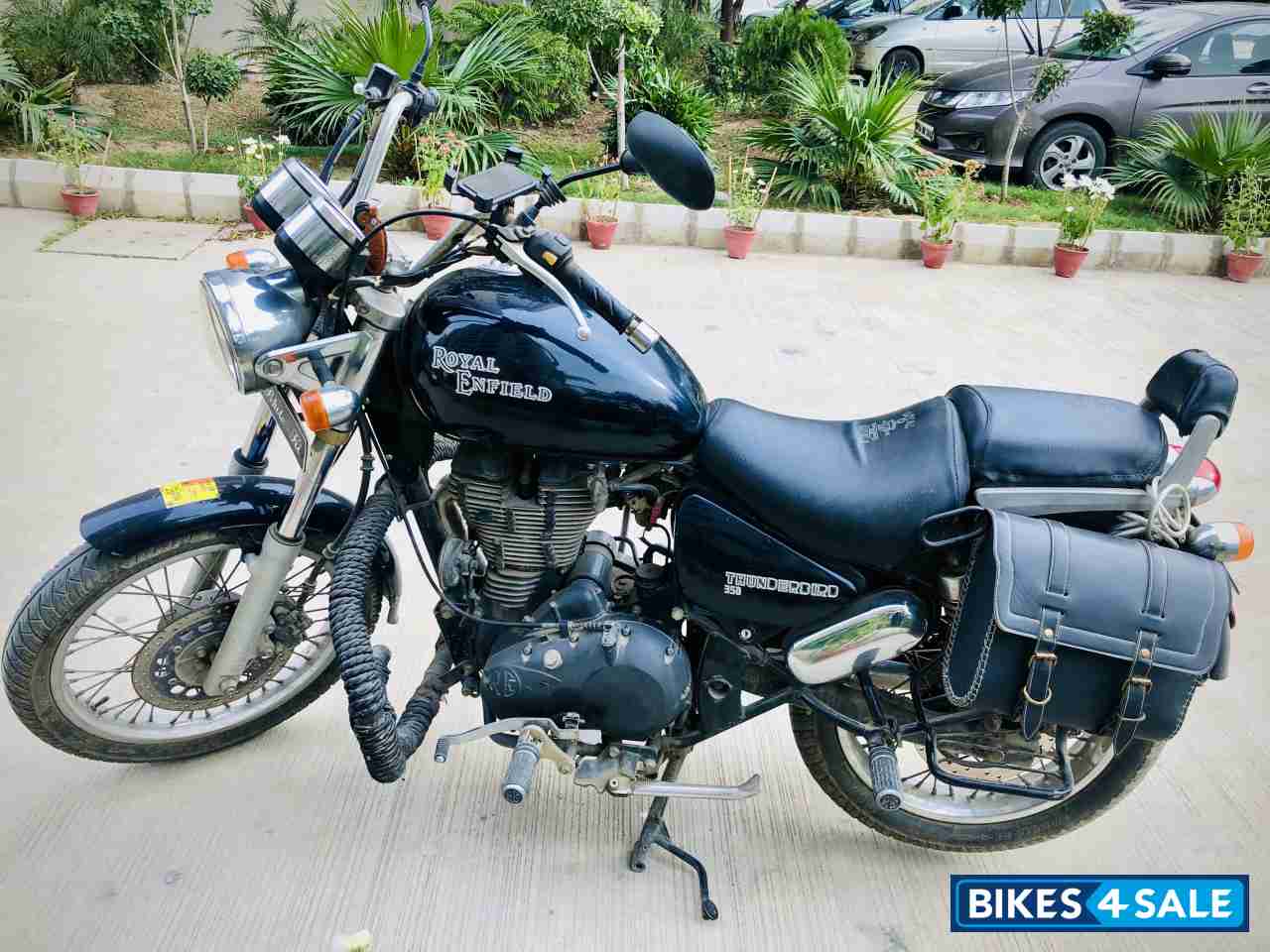 Black Royal Enfield Thunderbird 350
