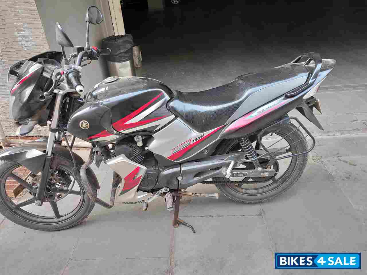 Black & Red Yamaha SS125