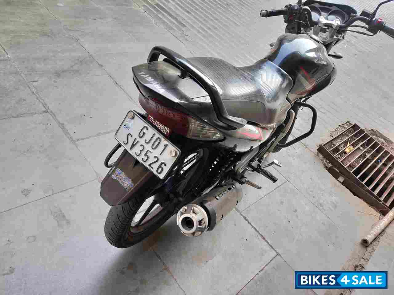 Black & Red Yamaha SS125