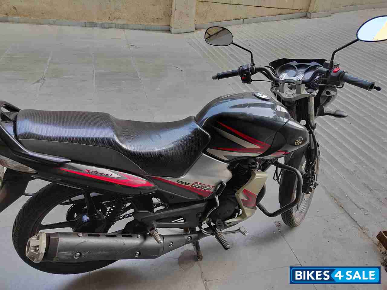 Black & Red Yamaha SS125