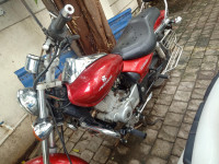 Red Bajaj Avenger 200 DTS-i