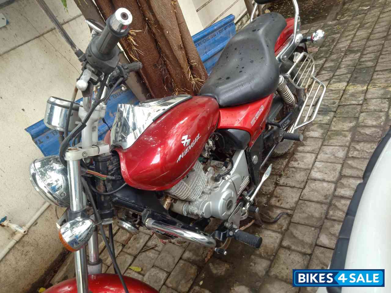 Red Bajaj Avenger 200 DTS-i Red Bajaj Avenger 200 DTS-i