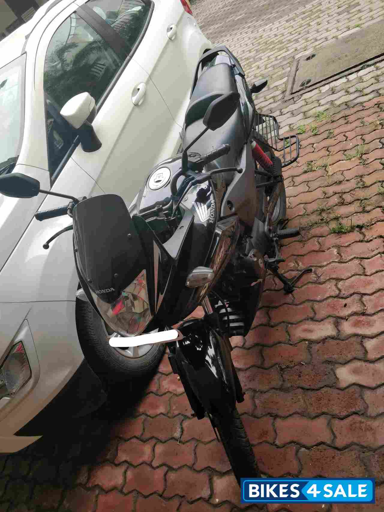 Black Honda CBF Stunner